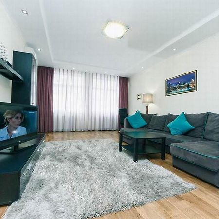 Vip In A New Building Near Lesi Ukrainki 7A Apartment Kiev Luaran gambar