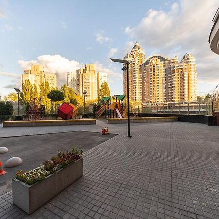 Vip In A New Building Near Lesi Ukrainki 7A Apartment Kiev Luaran gambar