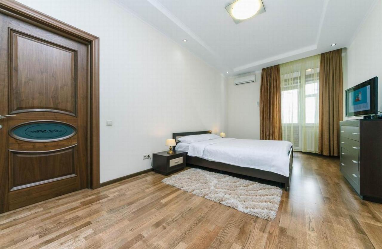 Vip In A New Building Near Lesi Ukrainki 7A Apartment Kiev Luaran gambar