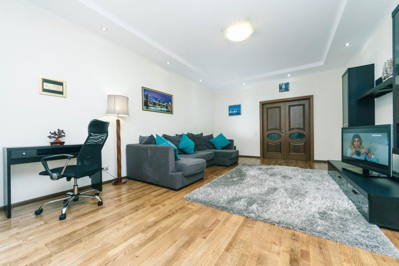 Vip In A New Building Near Lesi Ukrainki 7A Apartment Kiev Luaran gambar