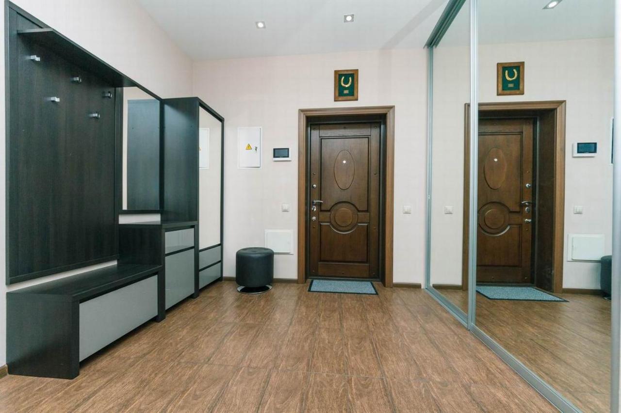 Vip In A New Building Near Lesi Ukrainki 7A Apartment Kiev Luaran gambar