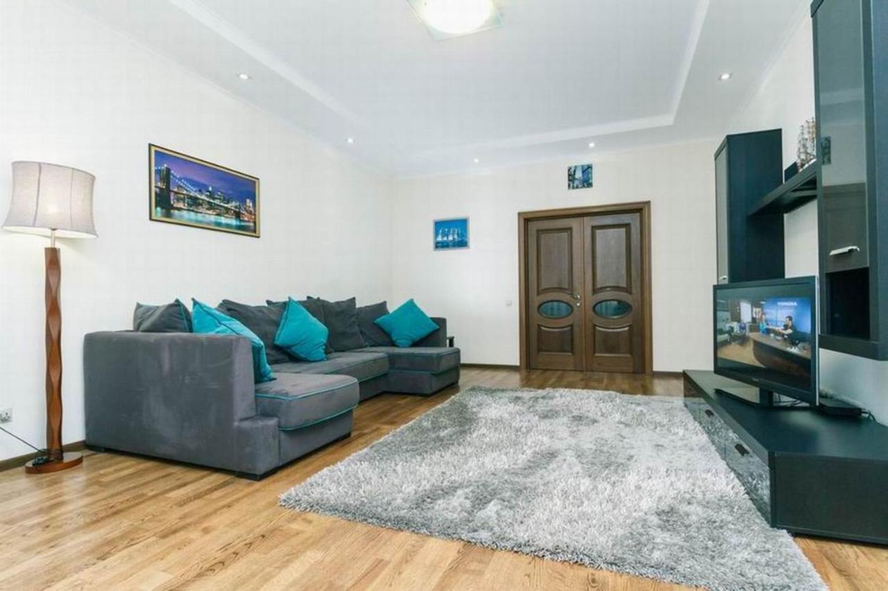 Vip In A New Building Near Lesi Ukrainki 7A Apartment Kiev Luaran gambar