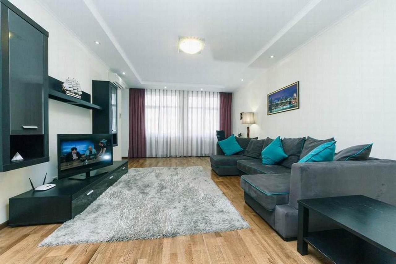 Vip In A New Building Near Lesi Ukrainki 7A Apartment Kiev Luaran gambar