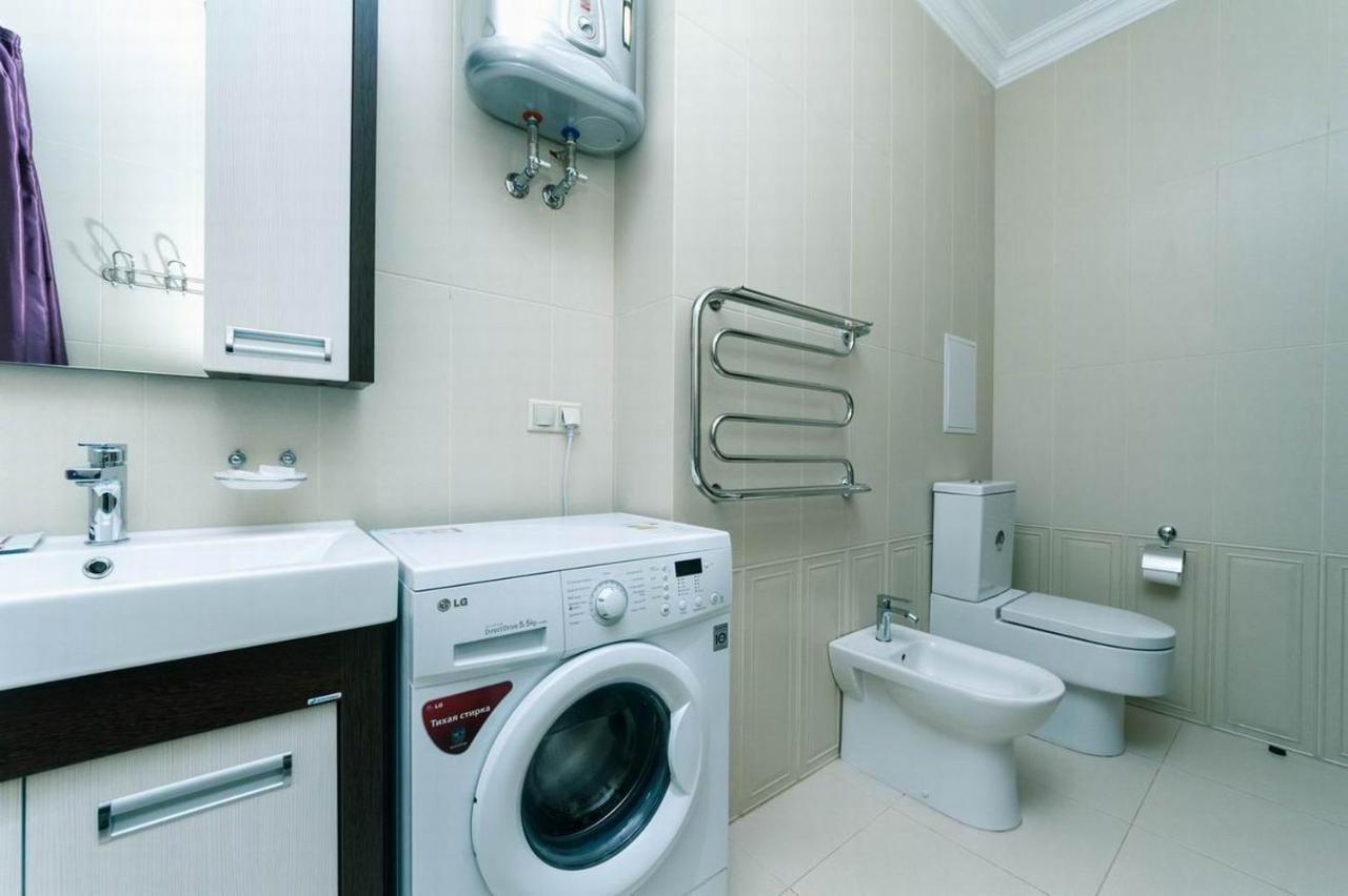 Vip In A New Building Near Lesi Ukrainki 7A Apartment Kiev Luaran gambar