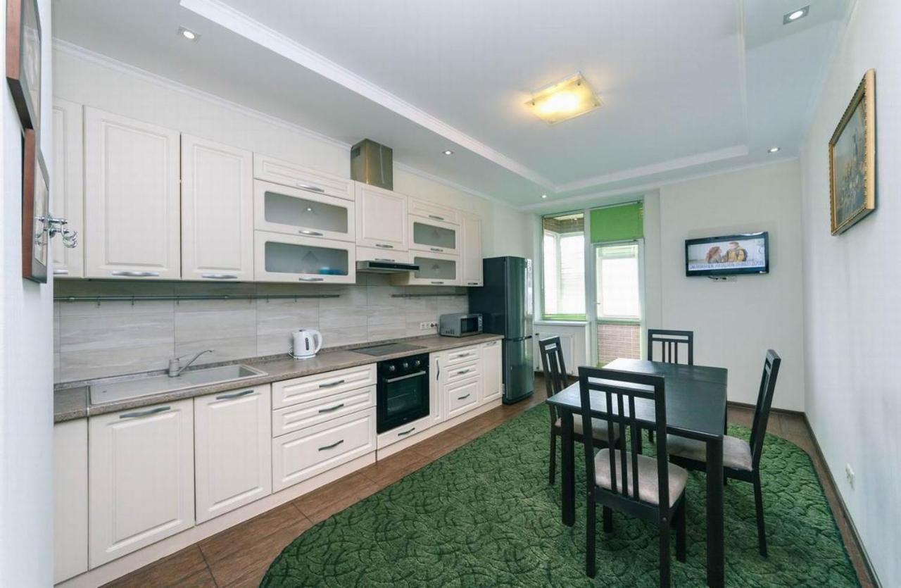Vip In A New Building Near Lesi Ukrainki 7A Apartment Kiev Luaran gambar