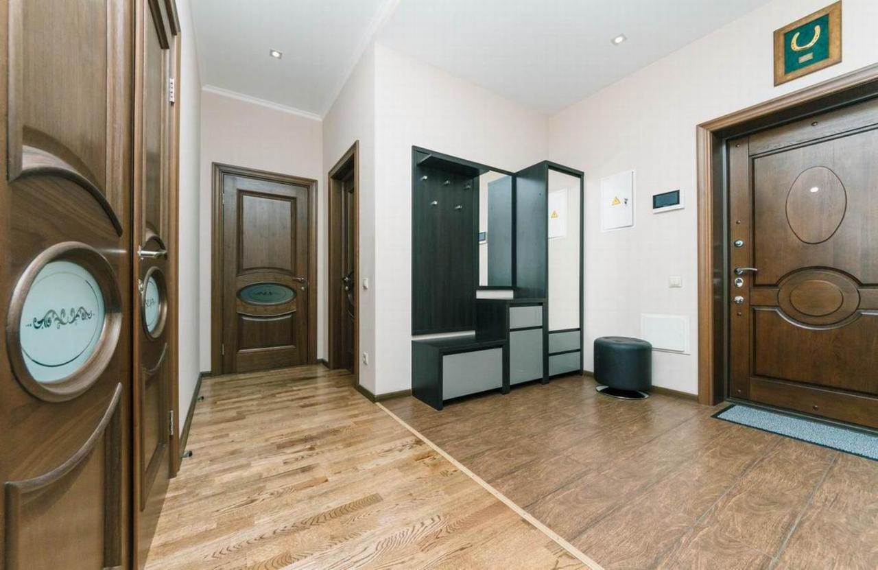 Vip In A New Building Near Lesi Ukrainki 7A Apartment Kiev Luaran gambar