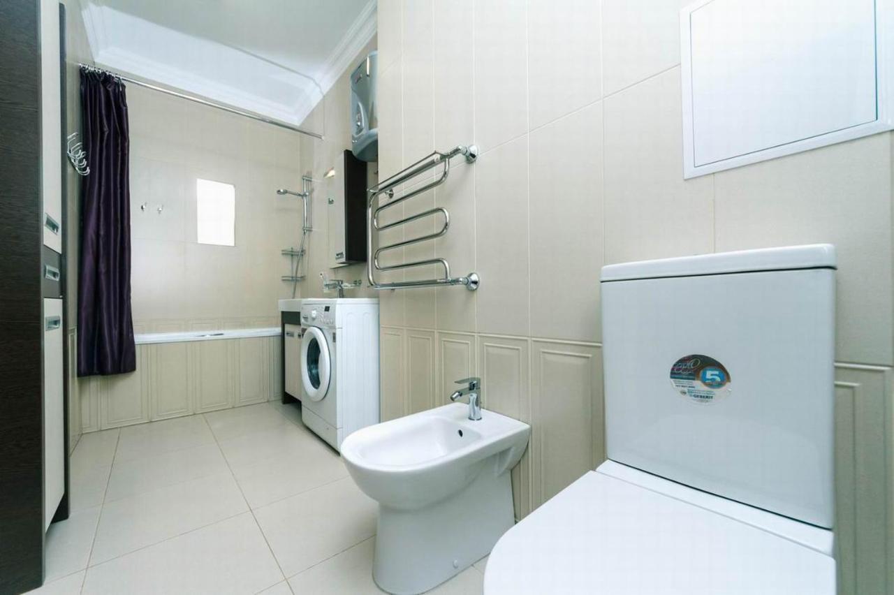 Vip In A New Building Near Lesi Ukrainki 7A Apartment Kiev Luaran gambar