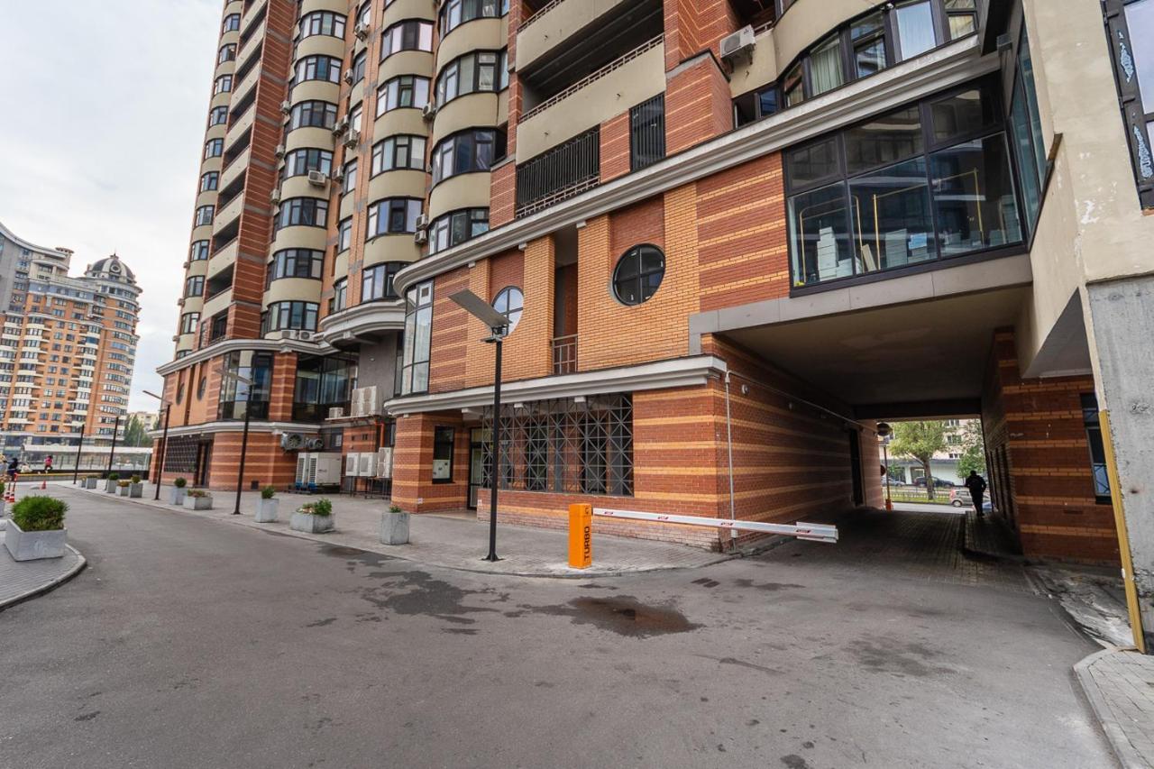 Vip In A New Building Near Lesi Ukrainki 7A Apartment Kiev Luaran gambar